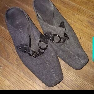 AEROSOLES Gray Mules with Black Buckle(7.5)